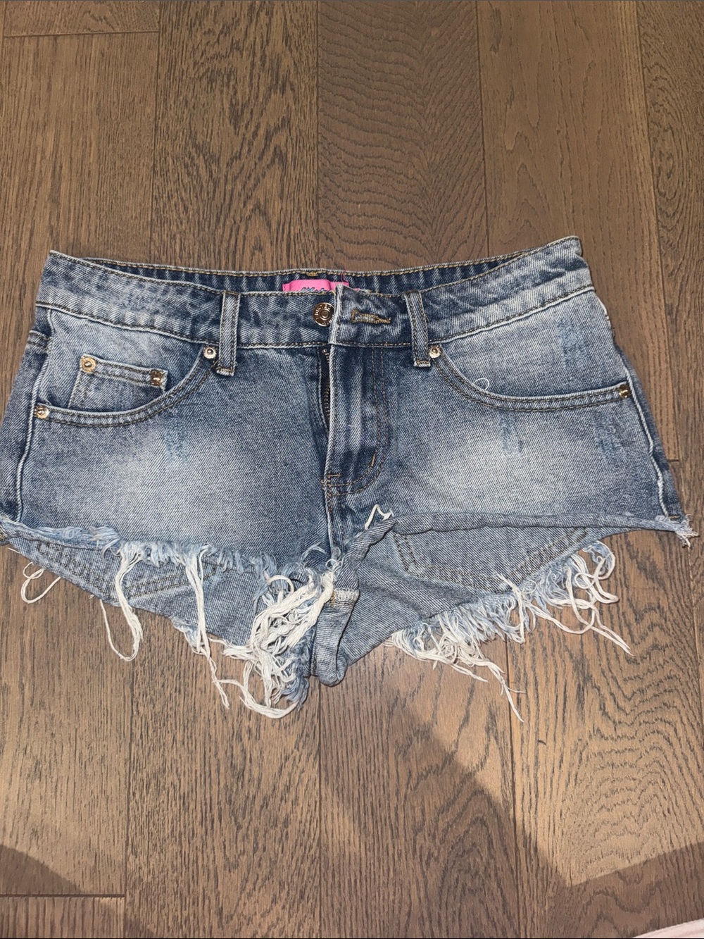 Edikted ripped jeans shorts (medium wash)💙